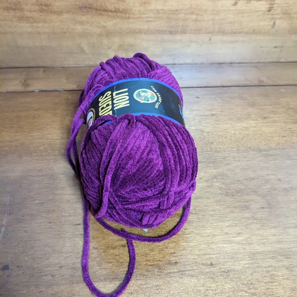 Lion Suede Yarn Fuchsia Lot#: 0111H - Picture 4 of 4